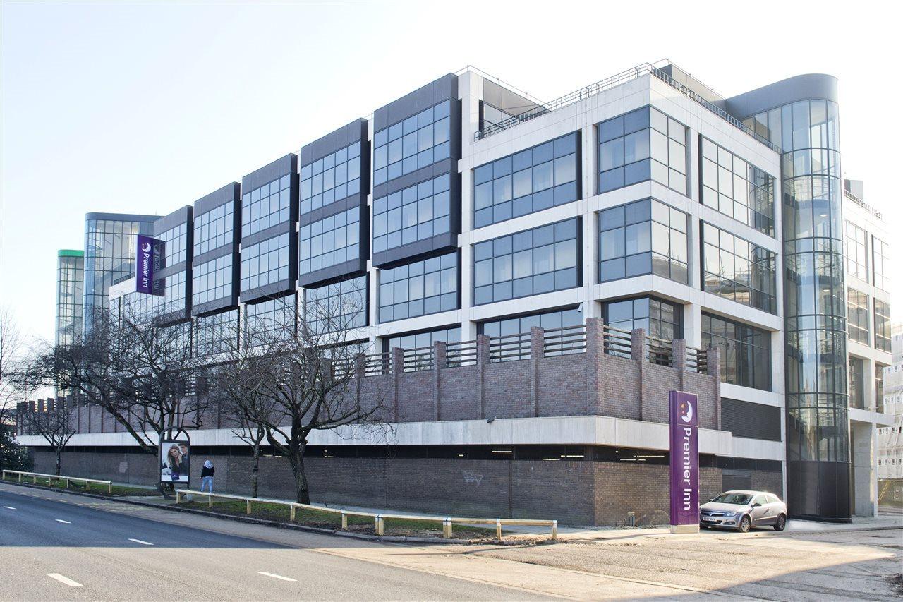Premier Inn London Chiswick Екстер'єр фото