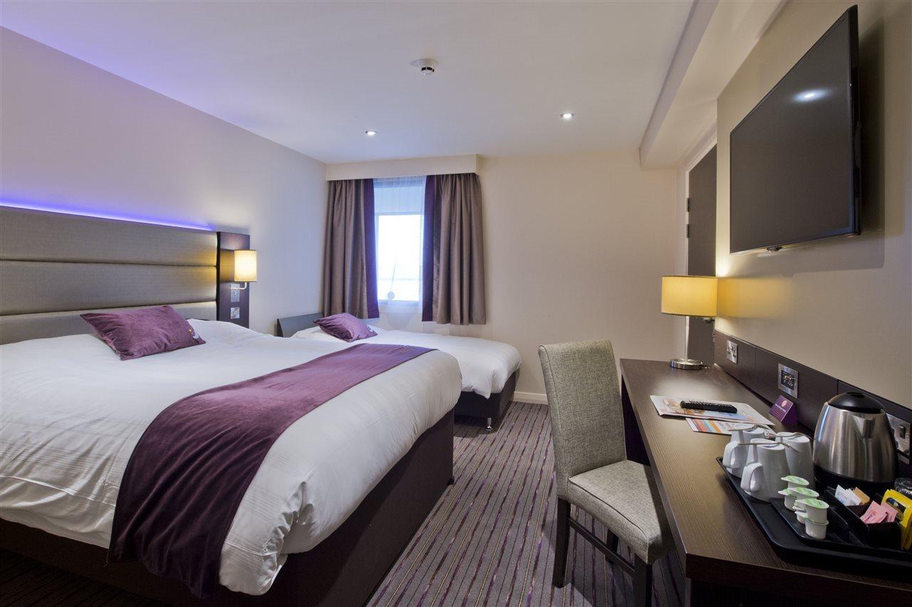 Premier Inn London Chiswick Екстер'єр фото