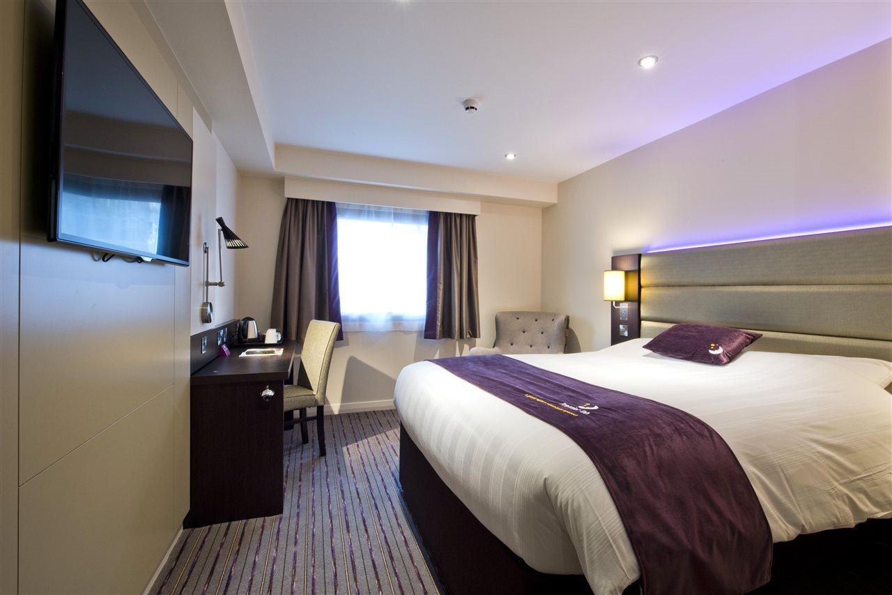 Premier Inn London Chiswick Екстер'єр фото