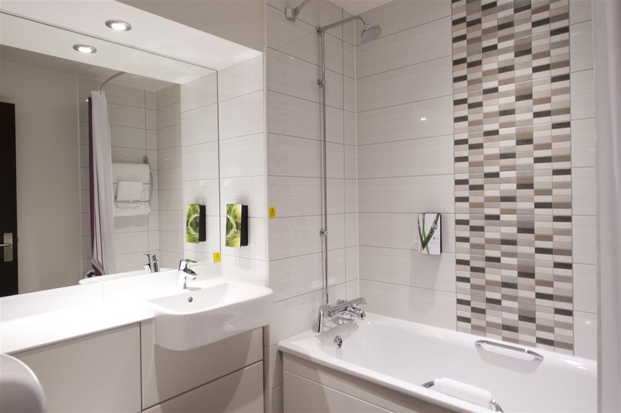 Premier Inn London Chiswick Екстер'єр фото
